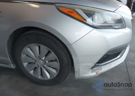 2016 Hyundai Sonata Hybrid Se z USA, uszkodzony, nr VIN KMHE24L11GA011875